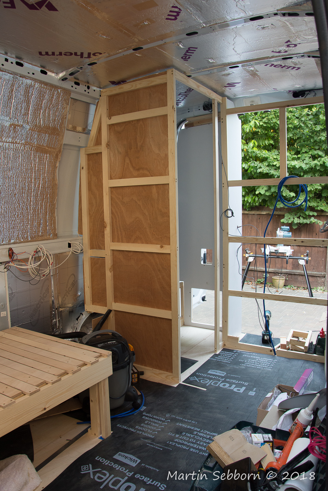 Washroom internal wall